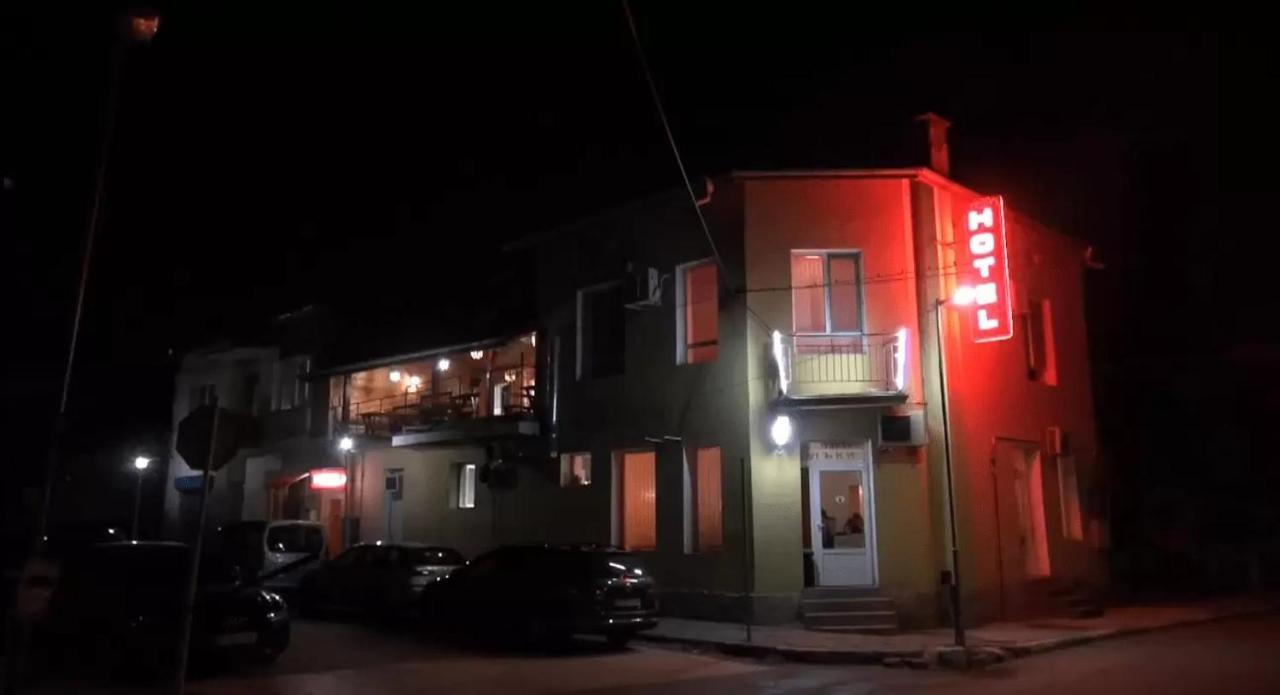 Семеен Хотел Лъки Byala Slatina Eksteriør billede